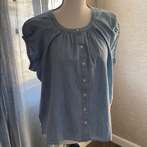 Light Blue Levi’s, cap sleeved top. NWT 🌼 - Picture 4 of 8
